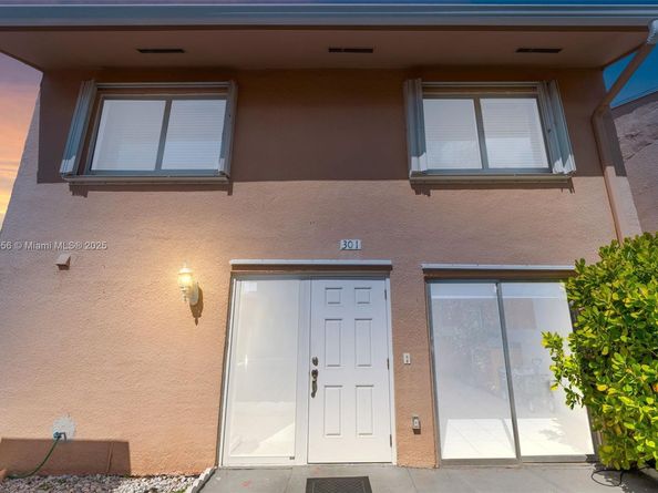 8440 SW 154th Cir Ct 301, Miami FL 33193