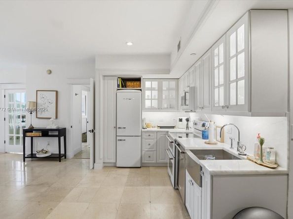 350 S Miami Ave 1205, Miami FL 33130