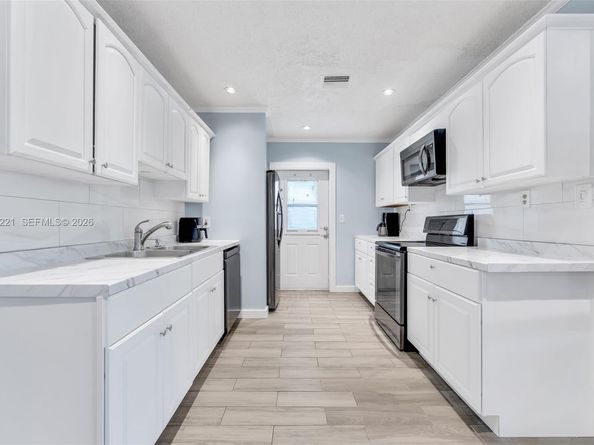 660 NE 59th Ct, Oakland Park FL 33334