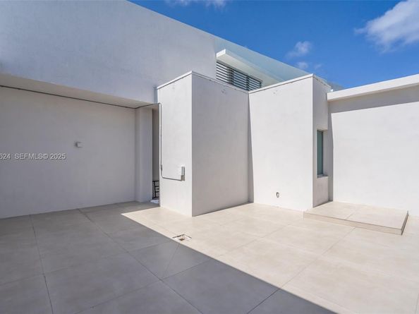 92 SW 3rd St 5204, Miami FL 33130