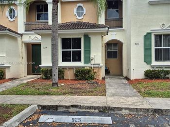 921 NE 42nd Pl