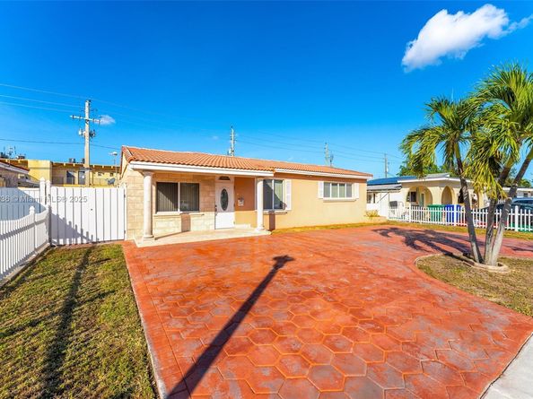 6841 SW 1st St, Miami FL 33144