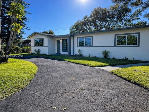 740 NE 181st St, Miami FL 33162