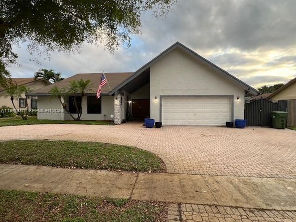 10140 NW 21st Ct, Pembroke Pines FL 33026