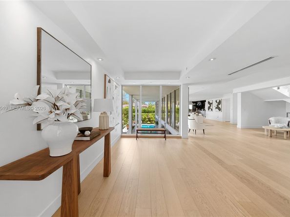 215 Palm Ave, Miami Beach FL 33139