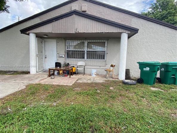 3956 NW 182nd Ln, Miami Gardens FL 33055