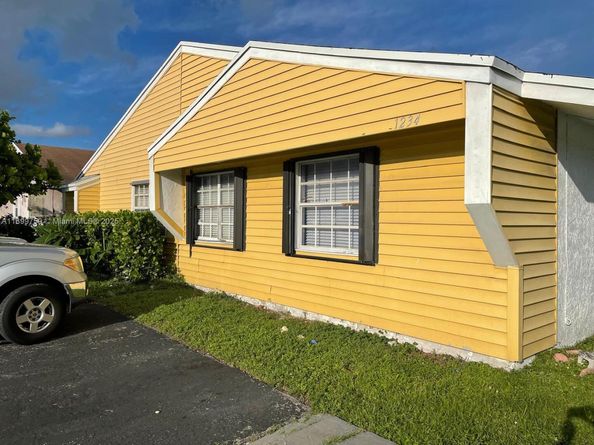 1234 SW 71st Ter, North Lauderdale FL 33068