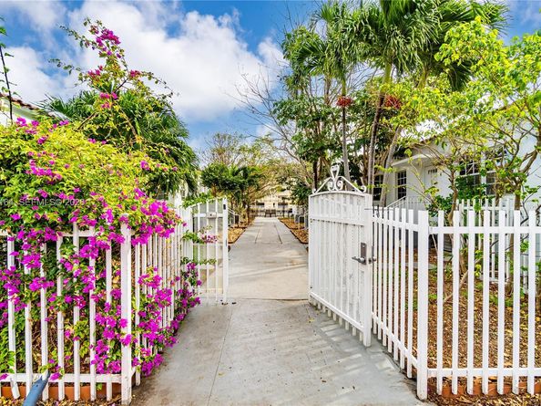 8401 Crespi Blvd 3, Miami Beach FL 33141