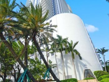16699 Collins Ave