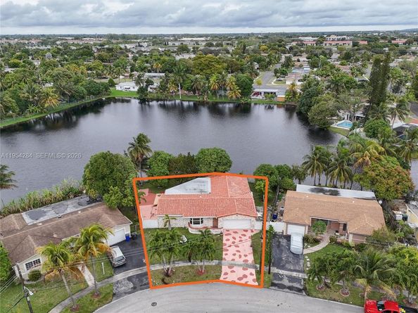 3241 NW 40th St, Lauderdale Lakes FL 33309