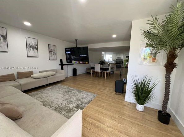 1480 NE 151st St 101, Miami FL 33162