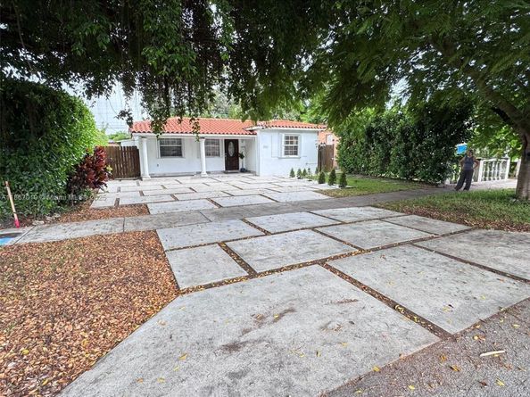 3911 SW 61st Ave, Miami FL 33155