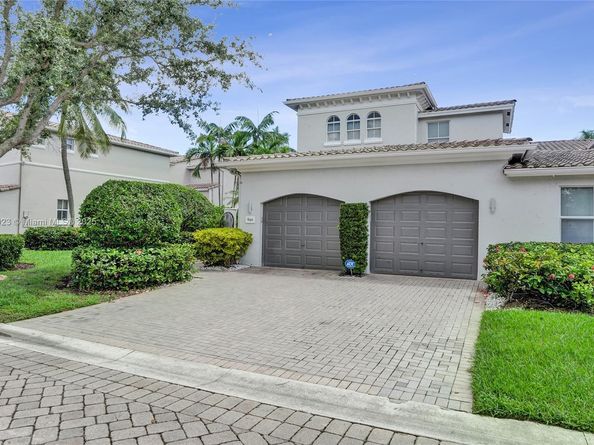 842 Spinnaker Dr E, Hollywood FL 33019