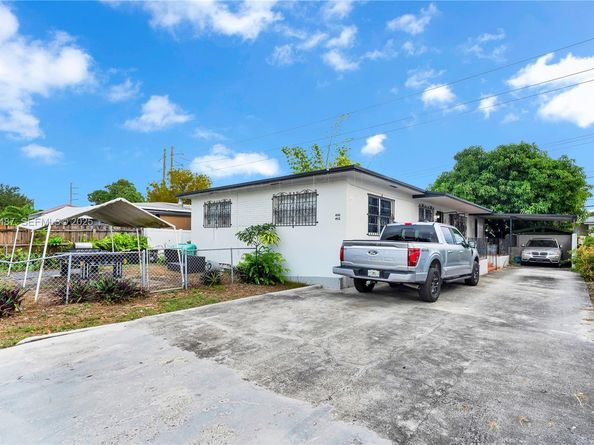 4712 NW 5th St, Miami FL 33126
