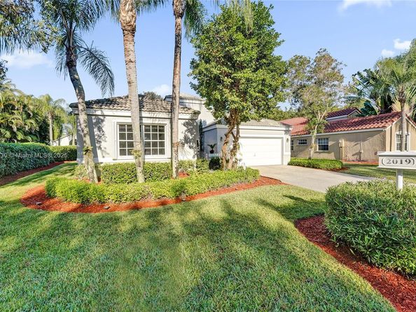 2019 Cove Ln, Weston FL 33326
