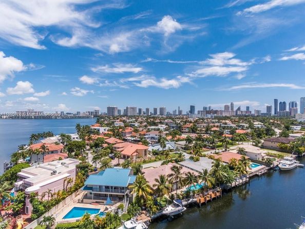 2841 NE 163rd St 1211, North Miami Beach FL 33160