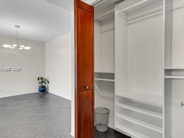 200 E Leslie Dr 329, Hallandale Beach FL 33009