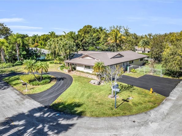 Undisclosed Address #A11939328, Palmetto Bay FL 33157