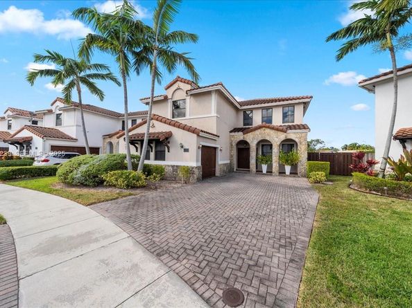 984 NW 104th Ave, Miami FL 33172