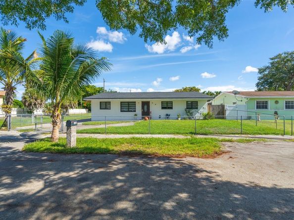 7100 Mcclellan St, Hollywood FL 33024