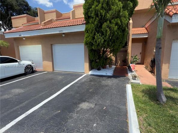 1651 SW 120th Ave, Pembroke Pines FL 33025