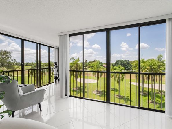 16300 Golf Club Rd 411, Weston FL 33326