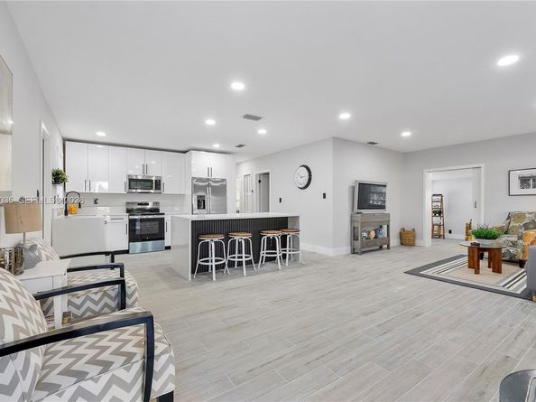 510 E Acre Dr, Plantation FL 33317