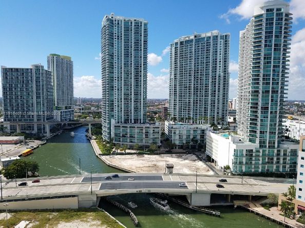 31 SE 5th St 2205, Miami FL 33131
