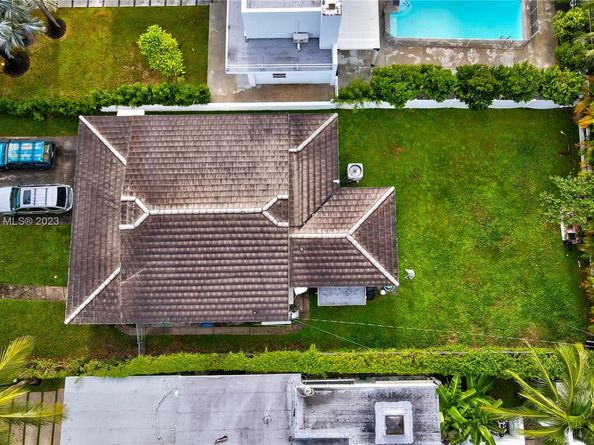 535 W 51st St, Miami Beach FL 33140