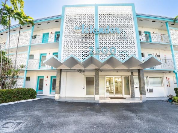 2500 Diana Dr 104, Hallandale Beach FL 33009