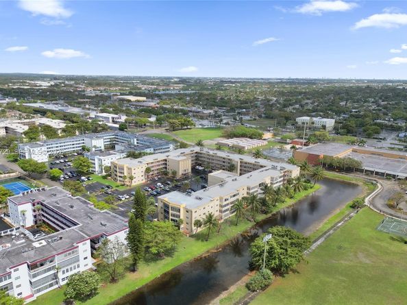 3940 NW 42nd Ave 320, Lauderdale Lakes FL 33319