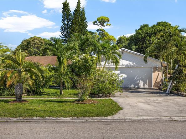 100 N Park Rd N, Royal Palm Beach FL 33411