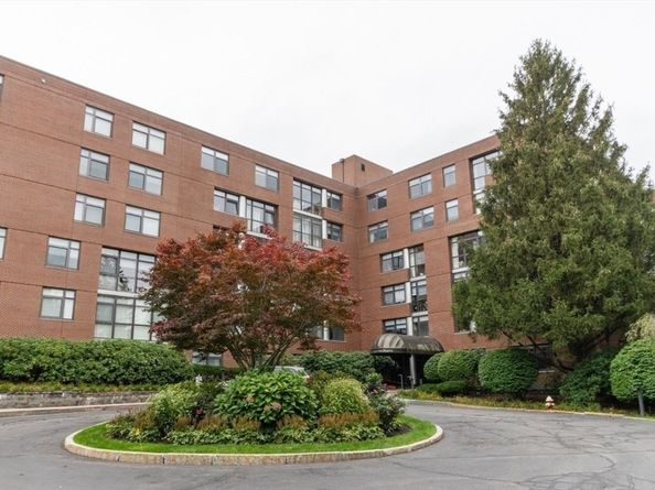 79 Florence St 402S, Newton MA 02467