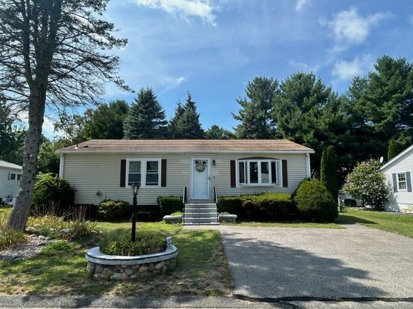 7 Green Holly Drive, Kingston MA 02364