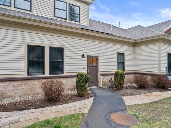 599 Washington St 14, Pembroke MA 02359