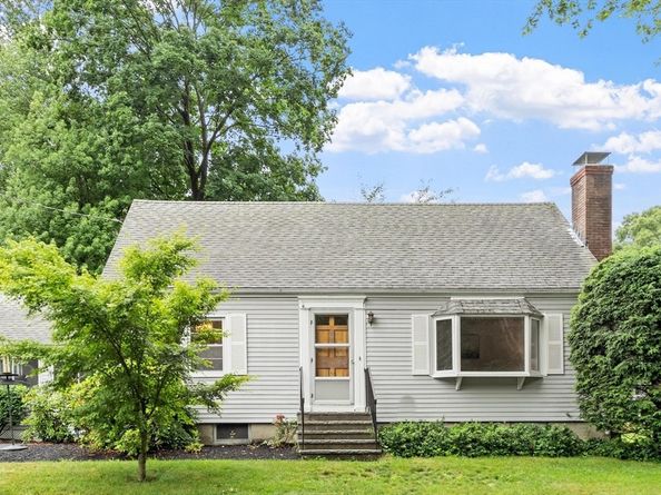 12 Hunt Rd, Bedford MA 01730