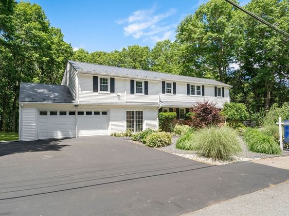 19 Country Ln, Sharon MA 02067