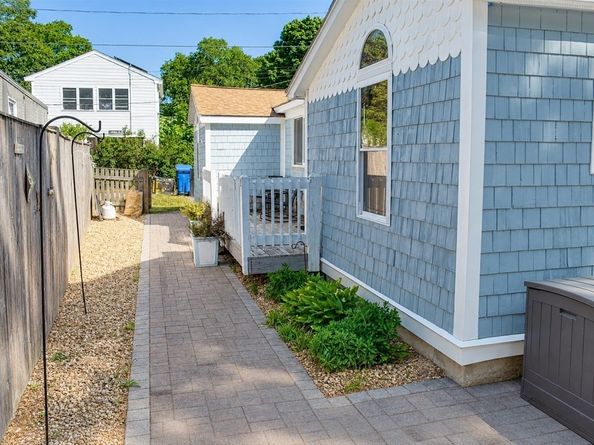 9 Medina Dr, Wareham MA 02571