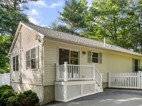 4 Circle St, Middleton MA 01949