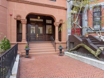 290 Commonwealth Ave