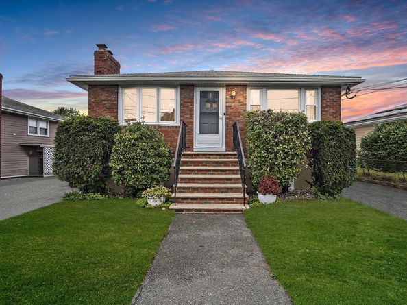 52 Augustus St, Revere MA 02151