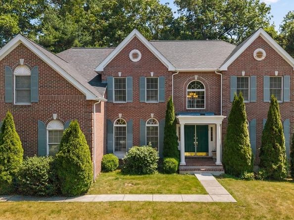 10 Hemingway St, Shrewsbury MA 01545