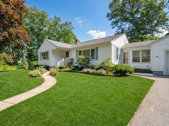 54 Colbert St, Leominster MA 01453