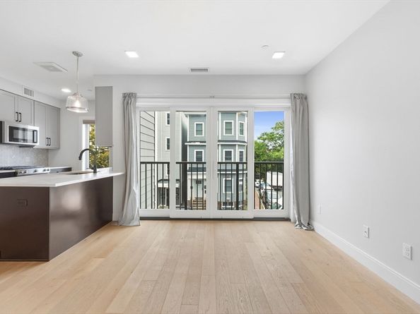 287 Maverick St U202, Boston MA 02128