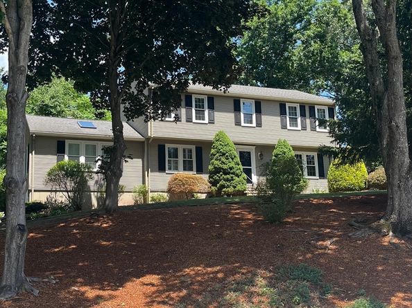 2 Tammie Rd, Hopedale MA 01747