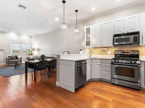655 E 2nd 102, Boston MA 02127