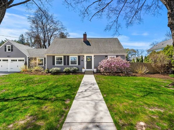 11 Woodbridge Rd, North Andover MA 01845