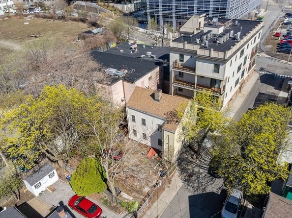 39 Hunting Street, Cambridge MA 02141