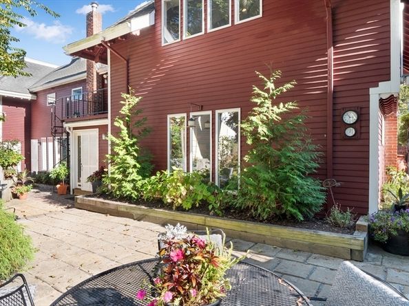 4 Coffin Court, Newburyport MA 01950