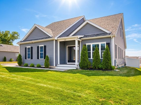 208 Crownshield Ave 208, Uxbridge MA 01569